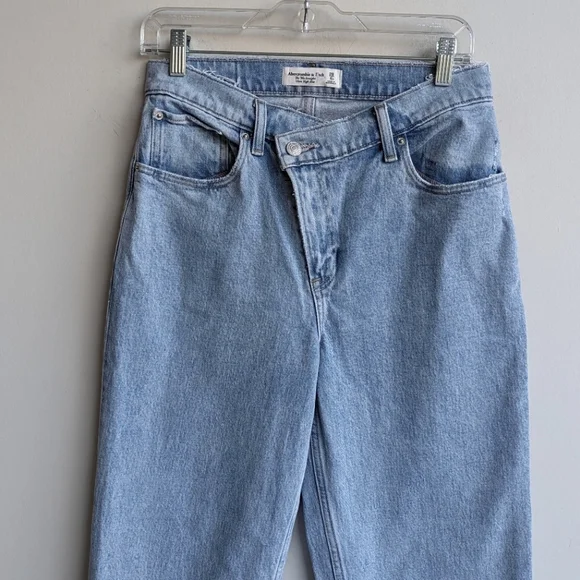 Abercrombie 90s Straight Ultra High Rise Jeans with Criss Cross Waistband - Picture 4 of 9